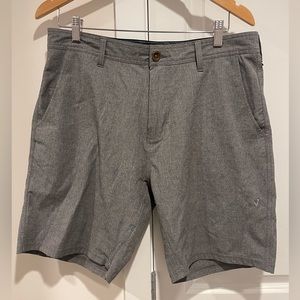 New Vissla men’s shorts Size 33